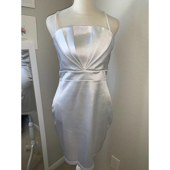 NWT Lulus White Shiny Bodycon Dress Size Medium - Picture 2 of 6